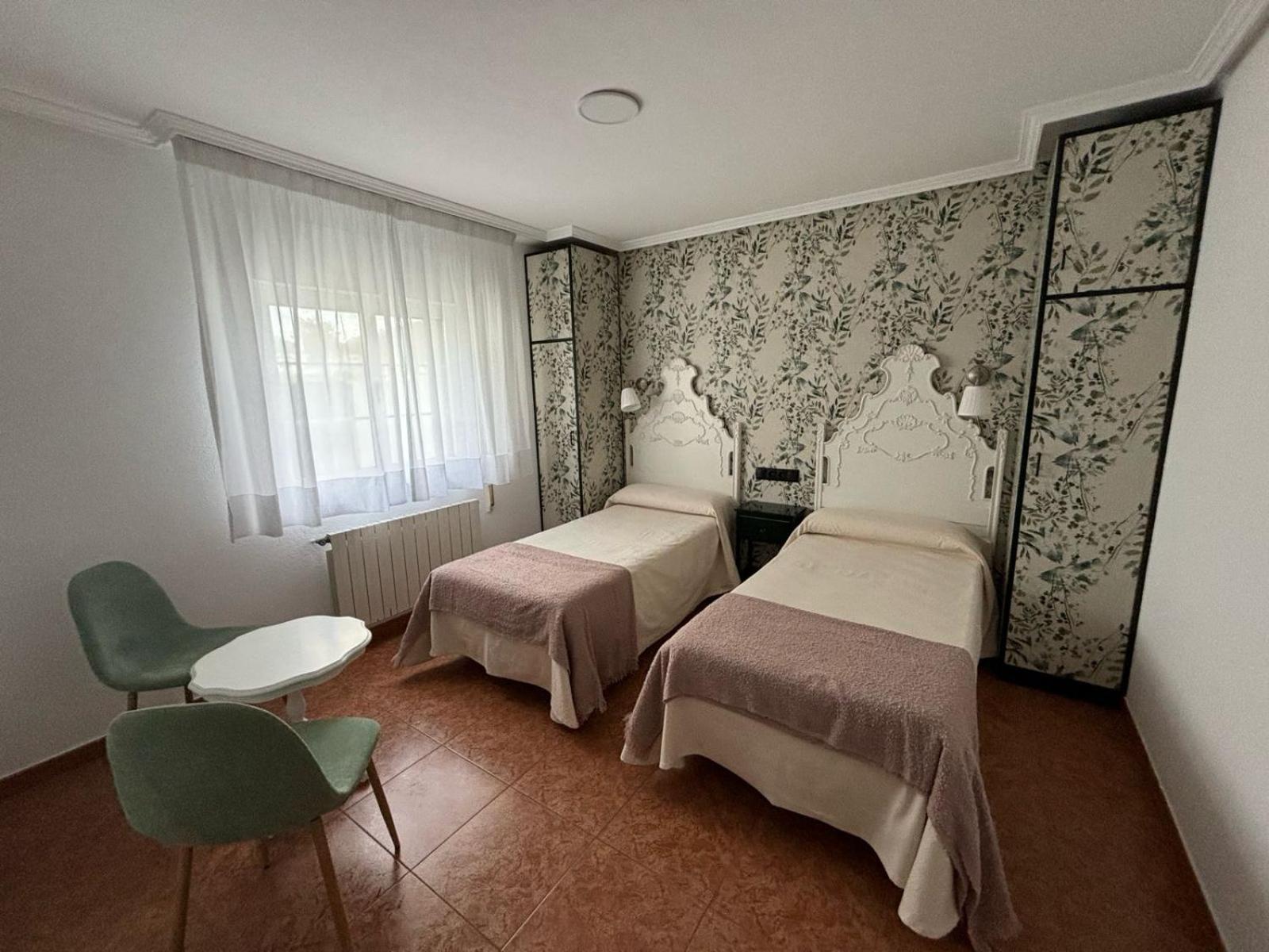 Luarca Zabala Hotel Almuna Bagian luar foto